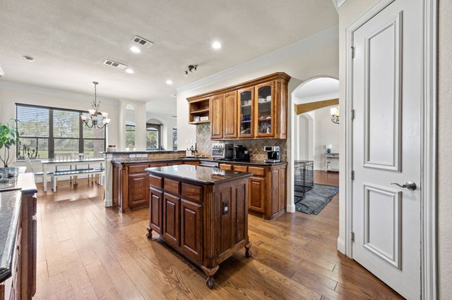 804 Bentwater Parkway, Grand Prairie, TX 75104