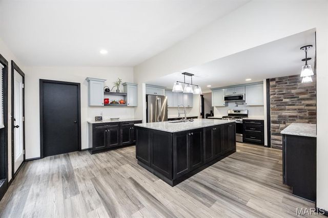 130 Covered Bridge Lane, Belleville, IL 62221