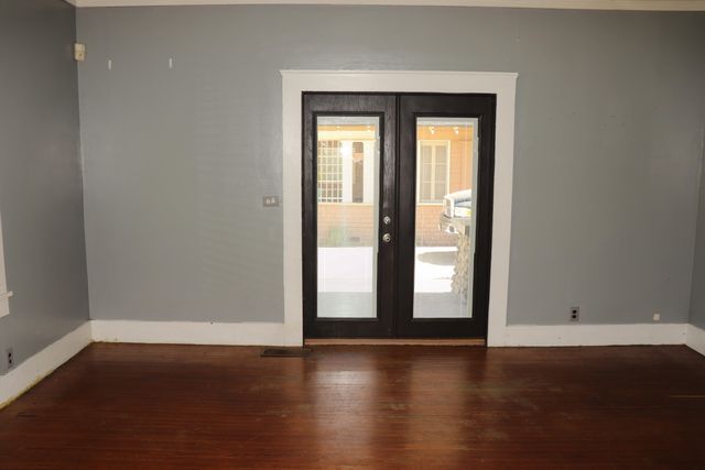 253 E Putnam Avenue, Porterville, CA 93257