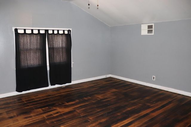 253 E Putnam Avenue, Porterville, CA 93257