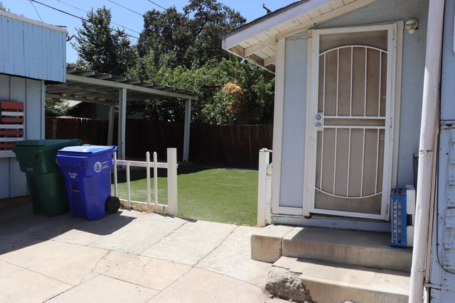 253 E Putnam Avenue, Porterville, CA 93257