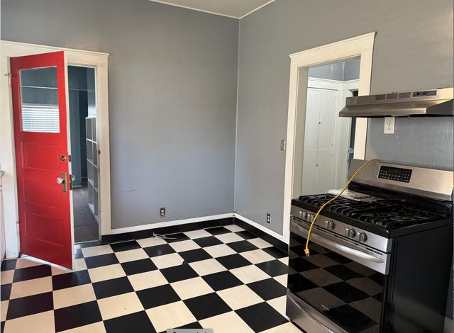 253 E Putnam Avenue, Porterville, CA 93257