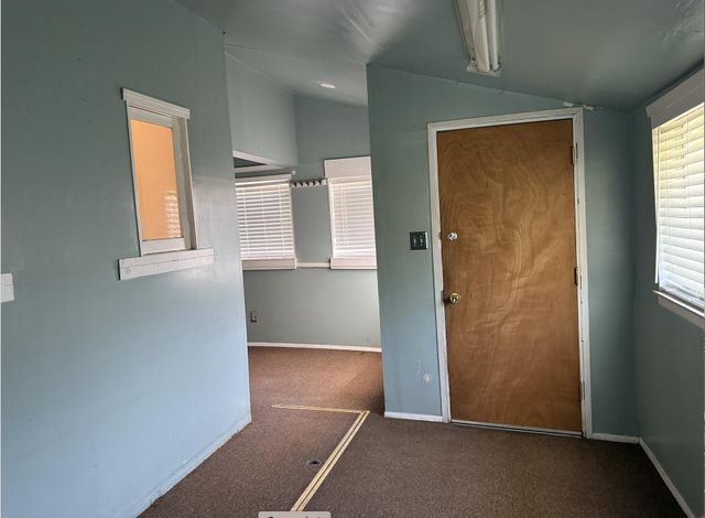 253 E Putnam Avenue, Porterville, CA 93257