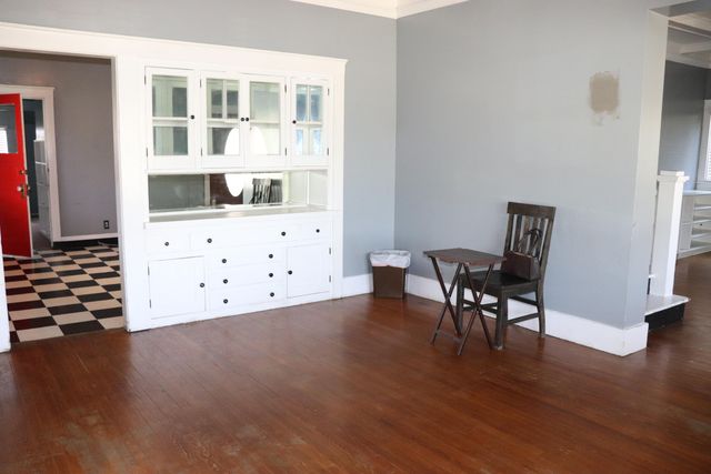 253 E Putnam Avenue, Porterville, CA 93257