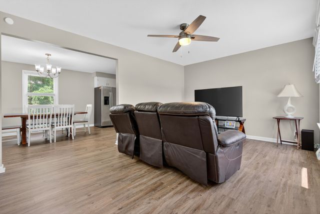 609 Chrisman Dr, Clarksville, TN 37042
