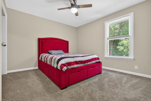 609 Chrisman Dr, Clarksville, TN 37042