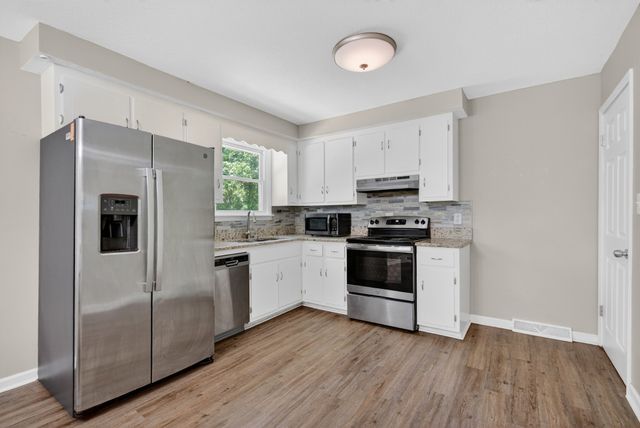 609 Chrisman Dr, Clarksville, TN 37042