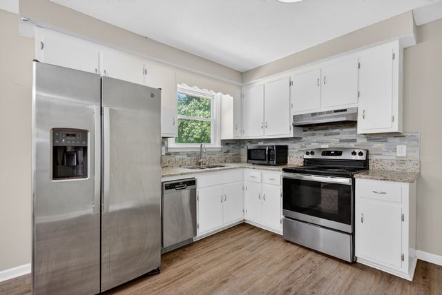 609 Chrisman Dr, Clarksville, TN 37042