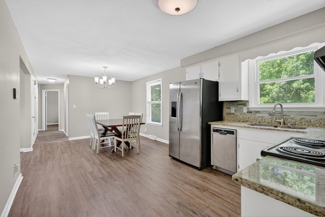 609 Chrisman Dr, Clarksville, TN 37042