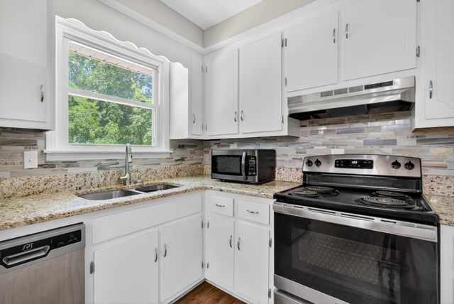 609 Chrisman Dr, Clarksville, TN 37042