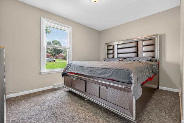 609 Chrisman Dr, Clarksville, TN 37042