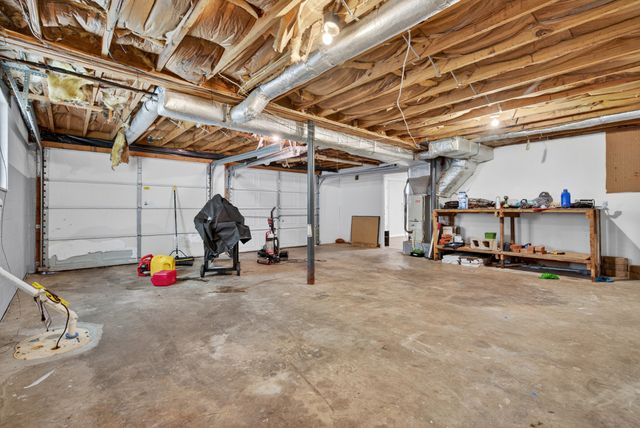 609 Chrisman Dr, Clarksville, TN 37042