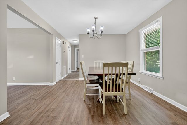 609 Chrisman Dr, Clarksville, TN 37042