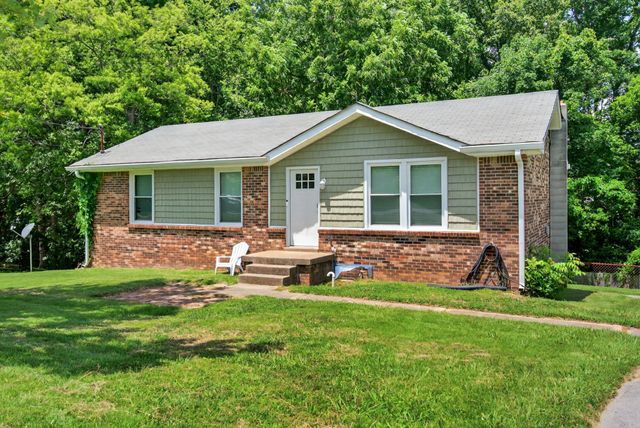 609 Chrisman Dr, Clarksville, TN 37042