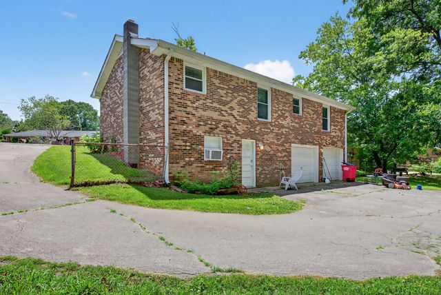 609 Chrisman Dr, Clarksville, TN 37042