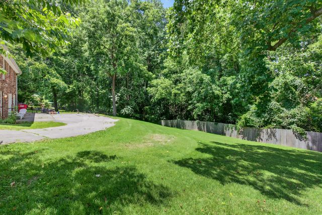 609 Chrisman Dr, Clarksville, TN 37042
