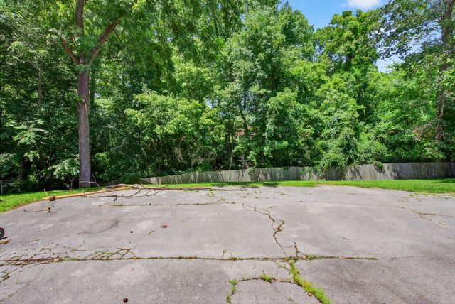 609 Chrisman Dr, Clarksville, TN 37042