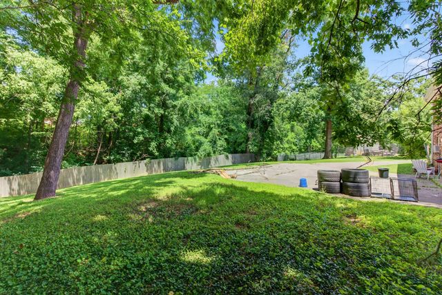609 Chrisman Dr, Clarksville, TN 37042