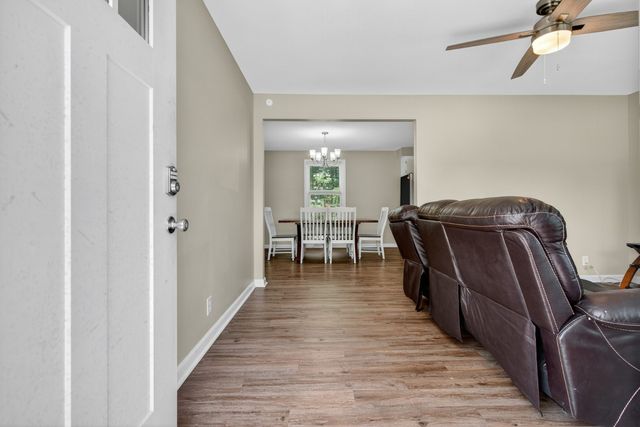 609 Chrisman Dr, Clarksville, TN 37042