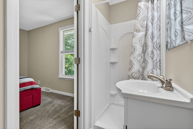 609 Chrisman Dr, Clarksville, TN 37042