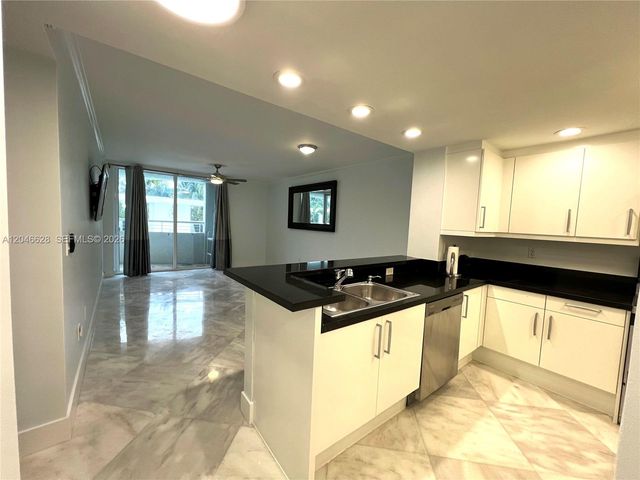 200 Ocean Dr 3C, Miami Beach, FL 33139