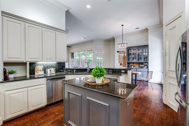 5900 Kensington Drive, Plano, TX 75093