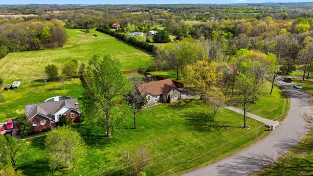 715 Poplar Dr, Mount Juliet, TN 37122