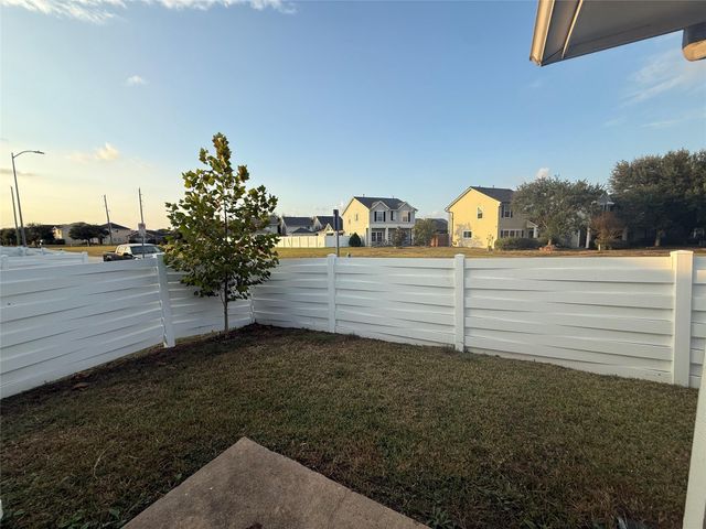 1639 Nichole Woods Drive, Houston, TX 77047