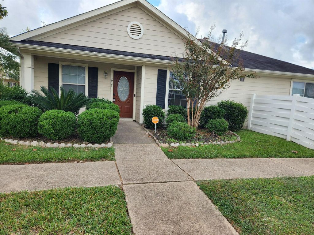1639 Nichole Woods Drive, Houston, TX 77047