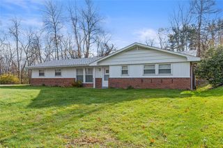 93 Stonesipher Rd, Oakdale, PA 15071