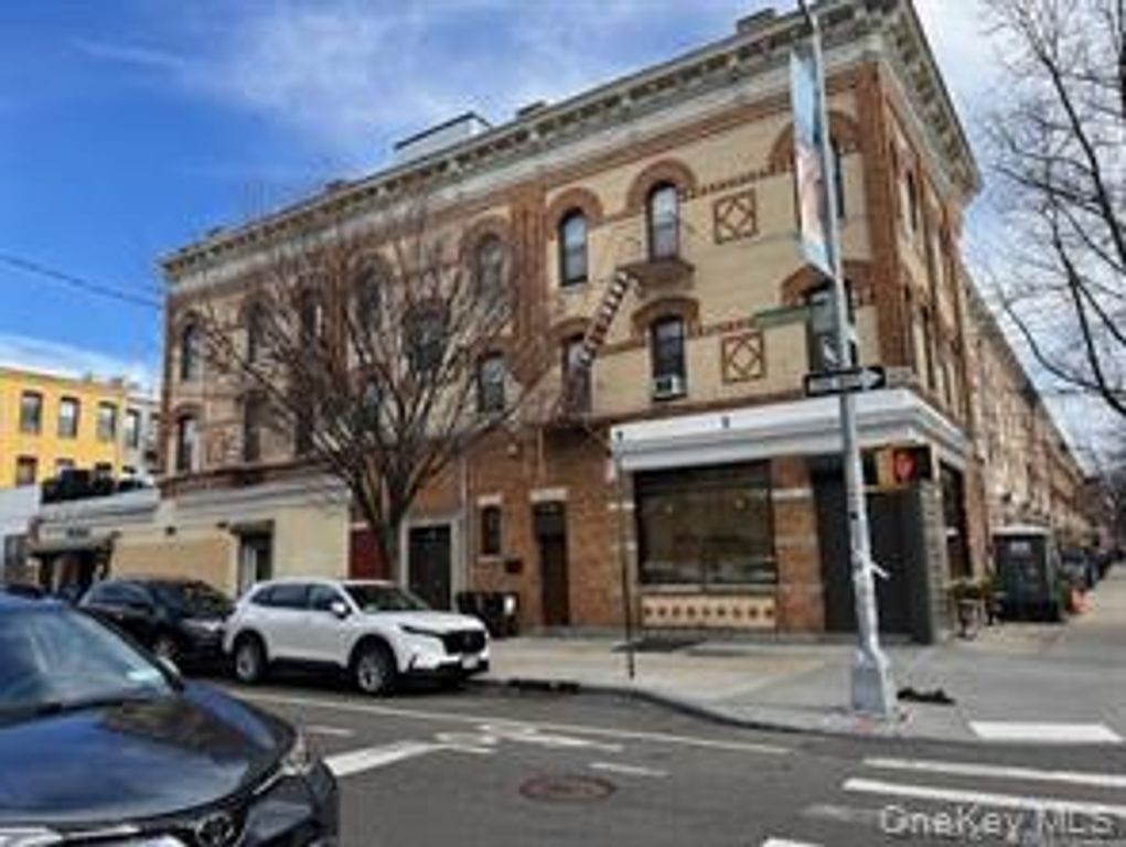 817 Onderdonk Avenue 2R, Ridgewood, NY 11385