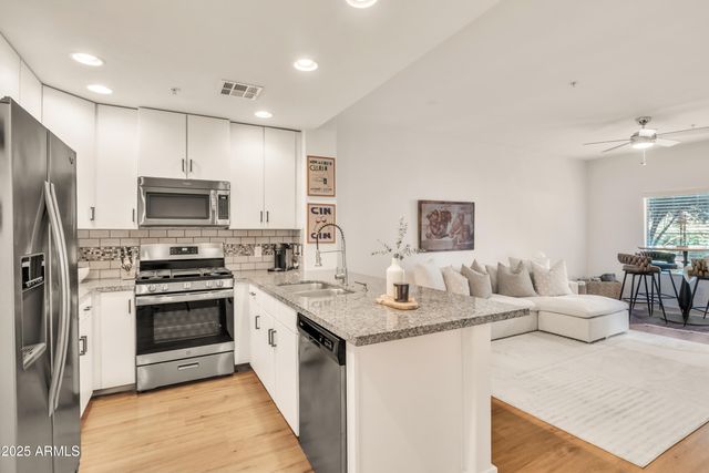 5450 E DEER VALLEY Drive 1004, Phoenix, AZ 85054