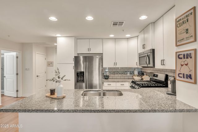 5450 E DEER VALLEY Drive 1004, Phoenix, AZ 85054