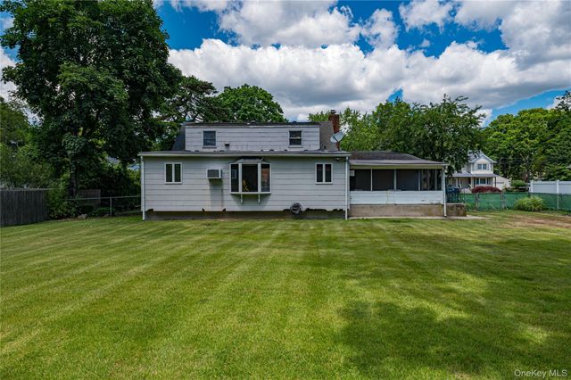118 Tamarack Street, Islip, NY 11751
