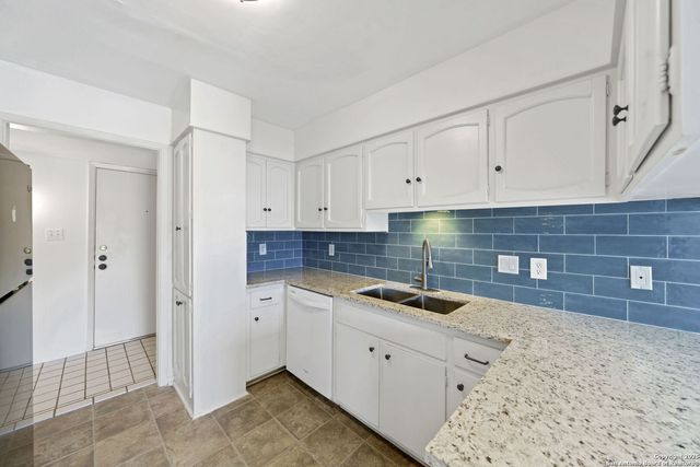 8915 Datapoint Dr Apt 37H, San Antonio, TX 78229