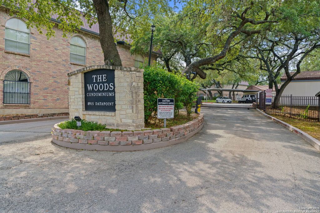 8915 Datapoint Dr Apt 37H, San Antonio, TX 78229