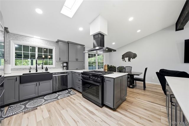 5015 Mckinley Parkway, Hamburg, NY 14075
