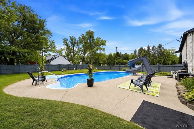 5015 Mckinley Parkway, Hamburg, NY 14075