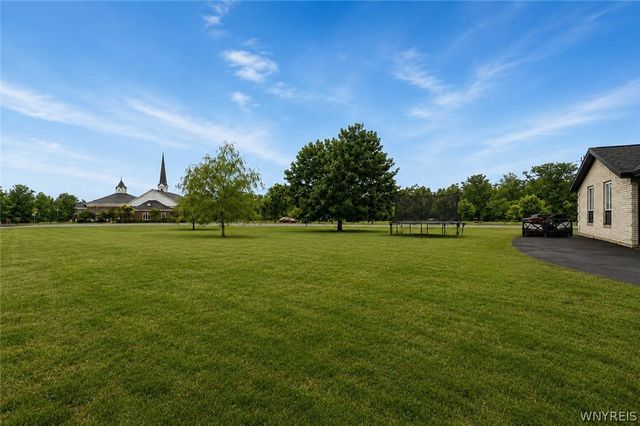 5015 Mckinley Parkway, Hamburg, NY 14075