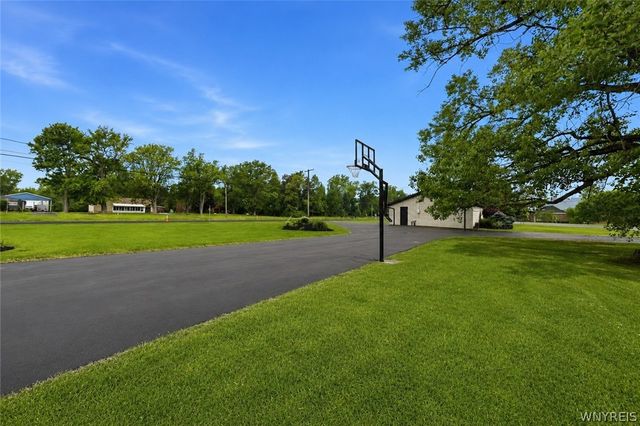 5015 Mckinley Parkway, Hamburg, NY 14075