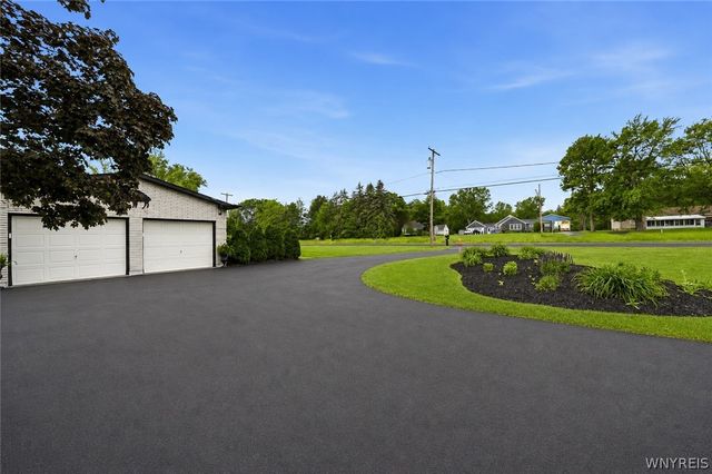 5015 Mckinley Parkway, Hamburg, NY 14075