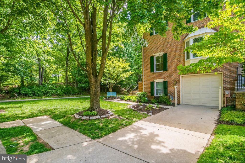 Image 2 of property listing at 17 BOYNE CT, Lutherville Timonium, MD 21093