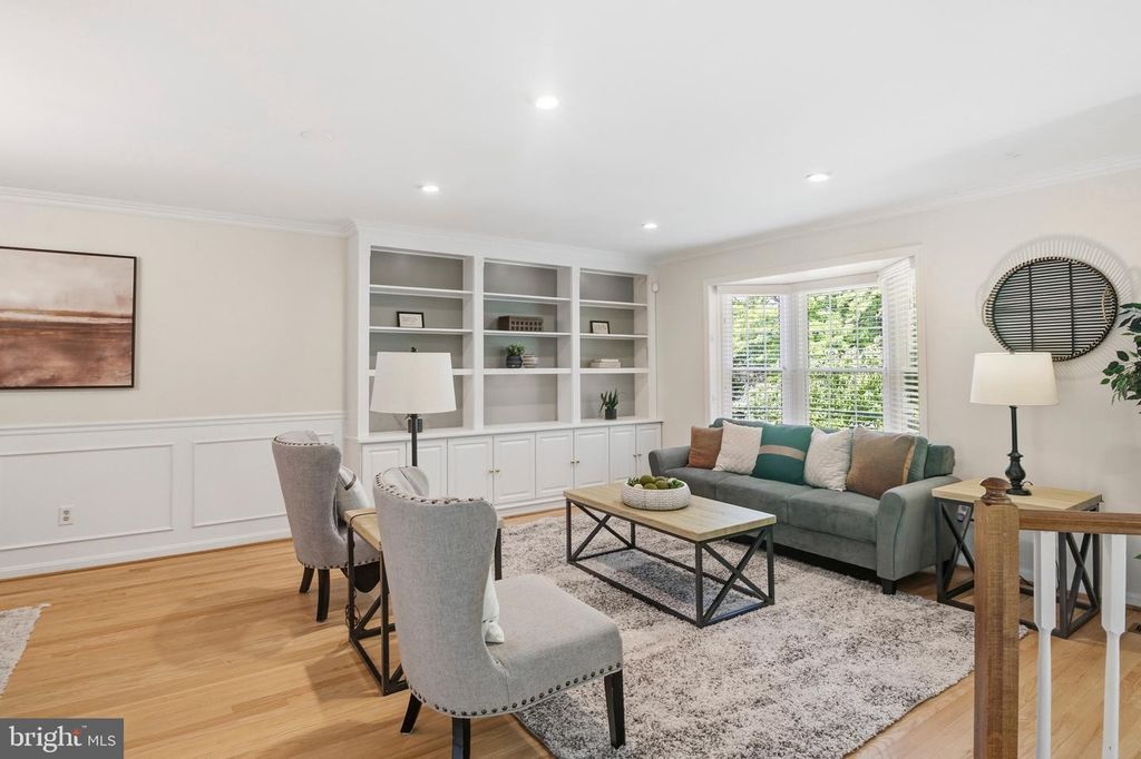 Image 9 of property listing at 17 BOYNE CT, Lutherville Timonium, MD 21093