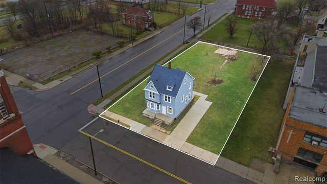 3109 E Canfield Street, Detroit, MI 48207