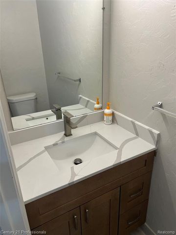 16808 Kingsbrooke Drive, Clinton Township, MI 48038