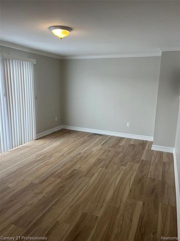 16808 Kingsbrooke Drive, Clinton Township, MI 48038