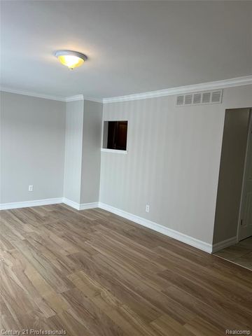 16808 Kingsbrooke Drive, Clinton Township, MI 48038