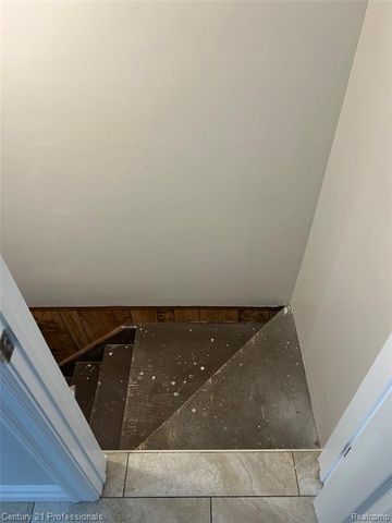 16808 Kingsbrooke Drive, Clinton Township, MI 48038