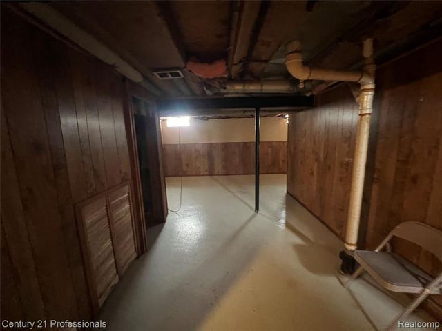 16808 Kingsbrooke Drive, Clinton Township, MI 48038