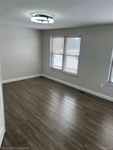 16808 Kingsbrooke Drive, Clinton Township, MI 48038